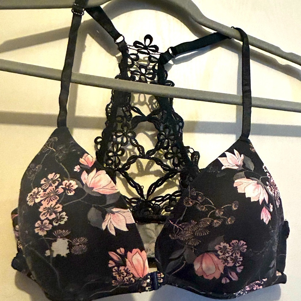 Jessica Simpson crochet back bra, 34B